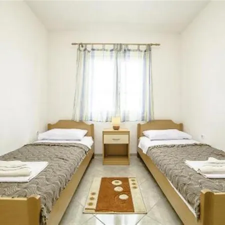 아파트 Family-friendly With Swimming Pool Povlja, Brac - 24248 포블랴